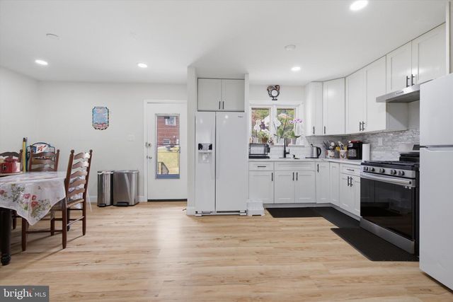 8802 STERLING, Hyattsville, MD 20785