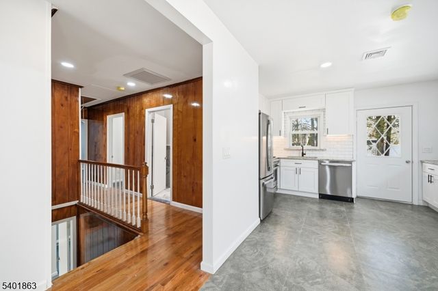 4 Rainbow Trl, Vernon Twp., NJ 07422