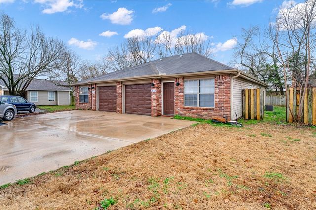 1673 & 1675 E Evalyn Circle, Fayetteville, AR 72701