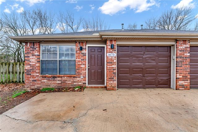 1673 & 1675 E Evalyn Circle, Fayetteville, AR 72701