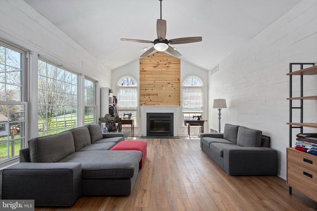 Image 11 of property listing at 4525 BECKLEYSVILLE RD, Hampstead, MD 21074