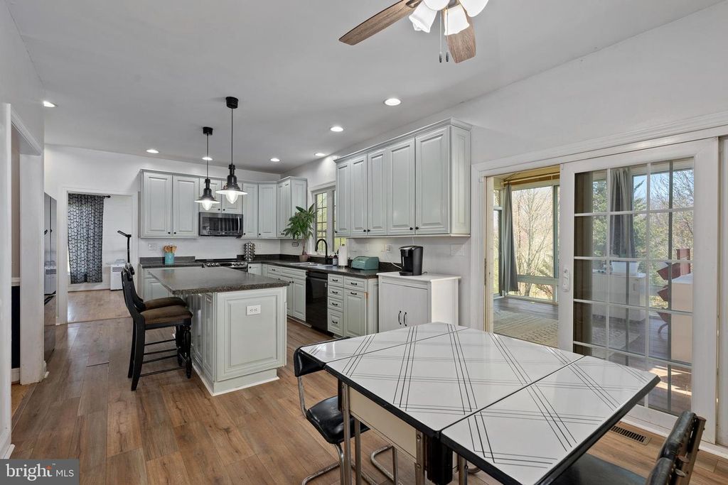 Image 14 of property listing at 4525 BECKLEYSVILLE RD, Hampstead, MD 21074