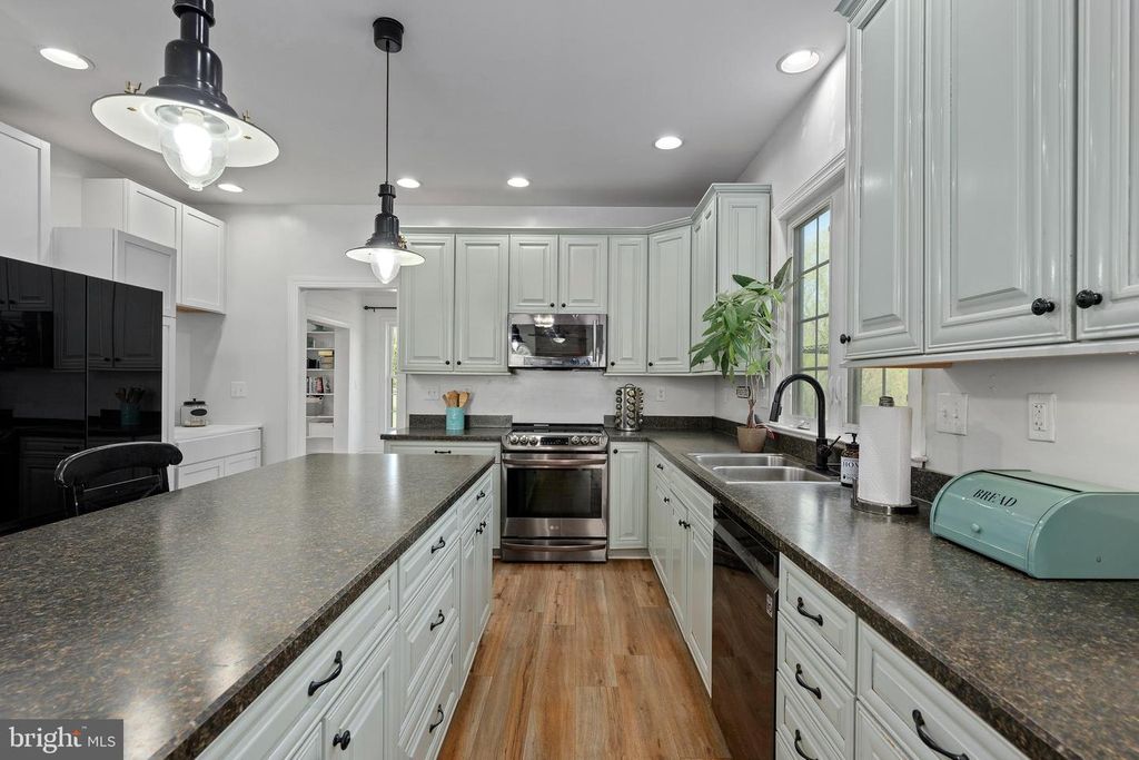 Image 18 of property listing at 4525 BECKLEYSVILLE RD, Hampstead, MD 21074