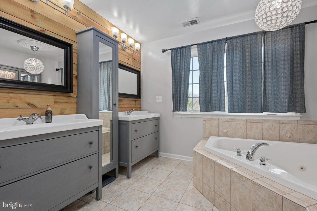 Image 34 of property listing at 4525 BECKLEYSVILLE RD, Hampstead, MD 21074