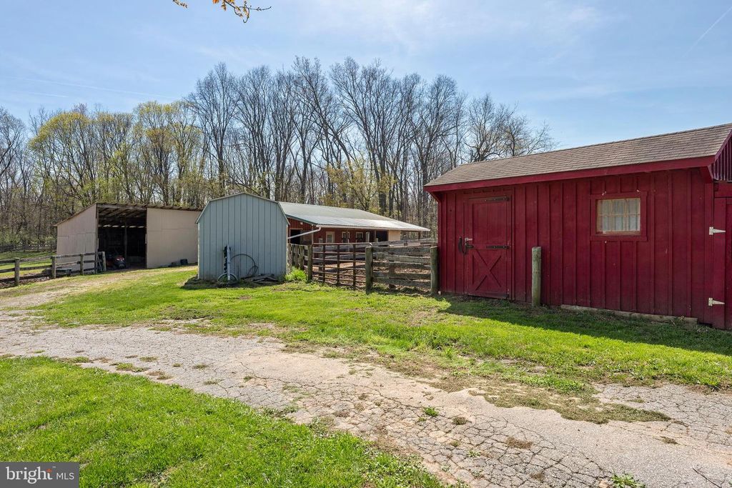 Image 62 of property listing at 4525 BECKLEYSVILLE RD, Hampstead, MD 21074