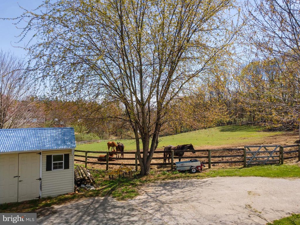 Image 77 of property listing at 4525 BECKLEYSVILLE RD, Hampstead, MD 21074