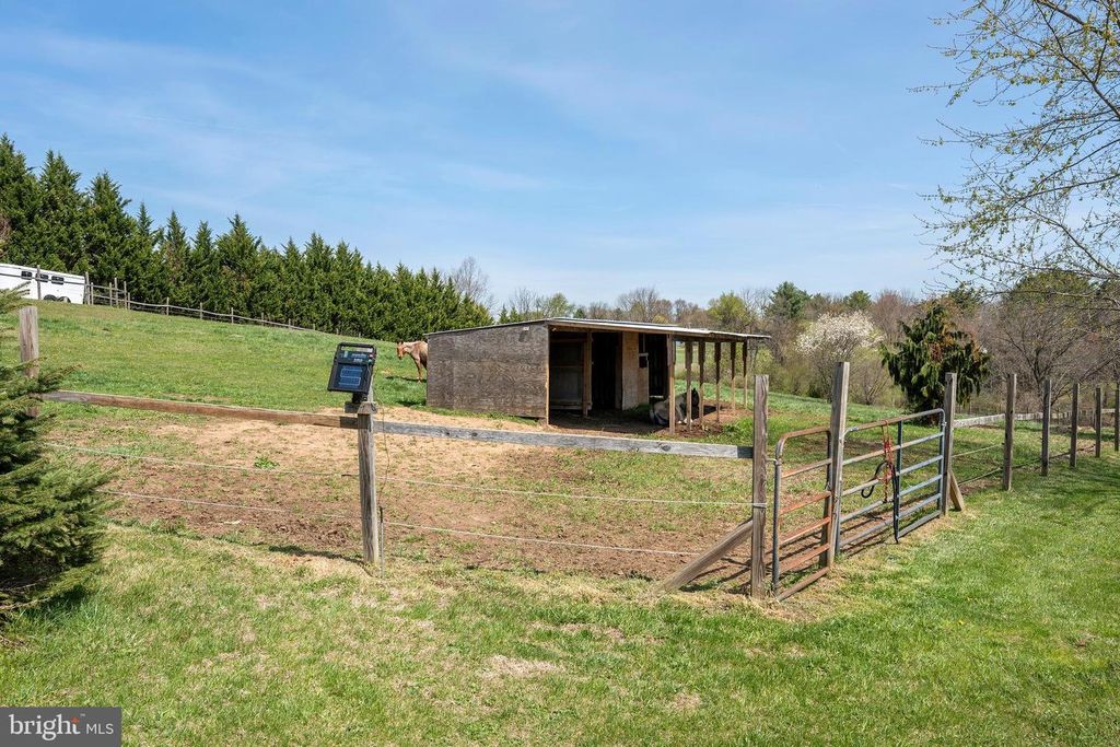 Image 78 of property listing at 4525 BECKLEYSVILLE RD, Hampstead, MD 21074