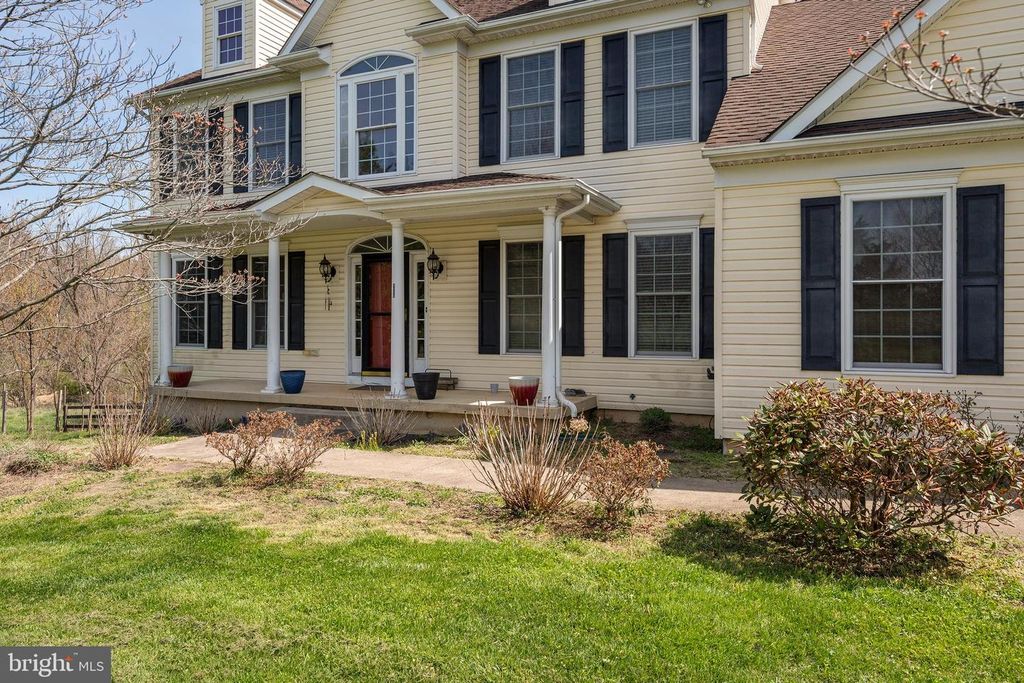 Image 8 of property listing at 4525 BECKLEYSVILLE RD, Hampstead, MD 21074