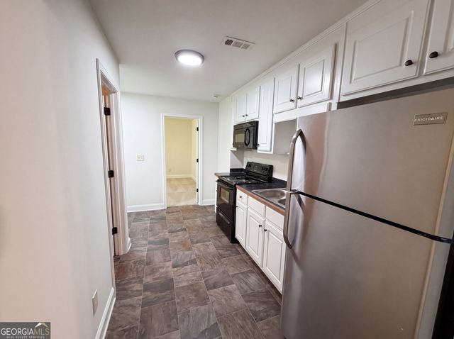 1948 Paynes Point, Winder, GA 30680