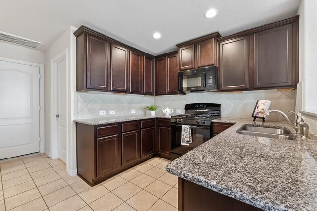 2237 Ivy Wall Drive, Conroe, TX 77301