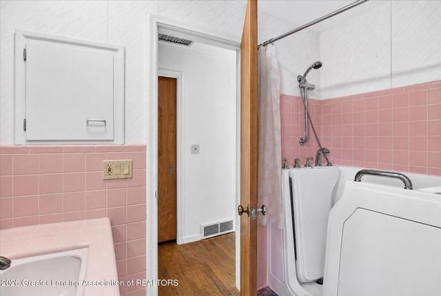4677 Chippewa Drive, Okemos, MI 48864