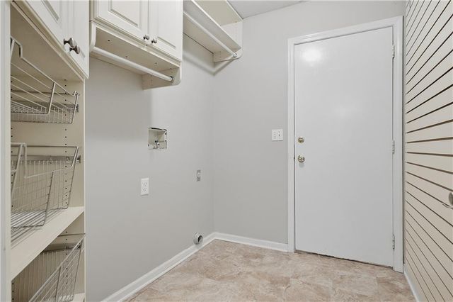 5512 Meadow Lake Street, Parkville, MO 64152