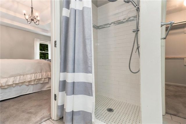 5512 Meadow Lake Street, Parkville, MO 64152