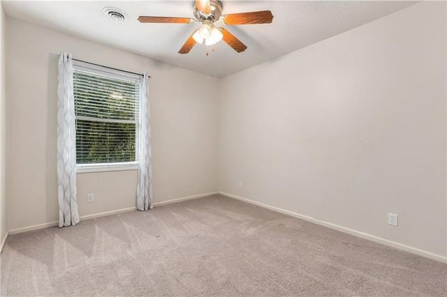 5512 Meadow Lake Street, Parkville, MO 64152