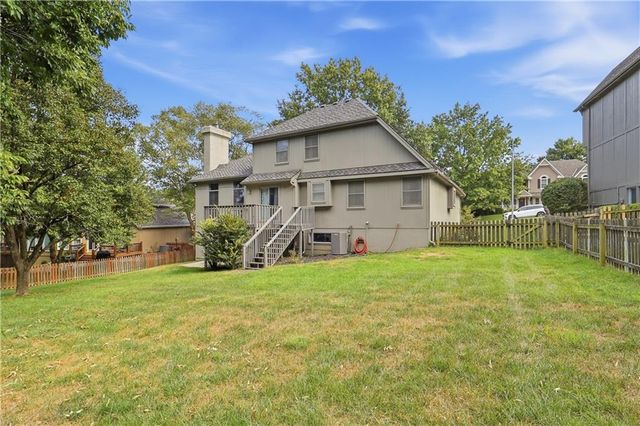 5512 Meadow Lake Street, Parkville, MO 64152