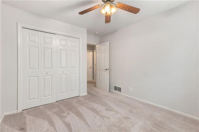 5512 Meadow Lake Street, Parkville, MO 64152