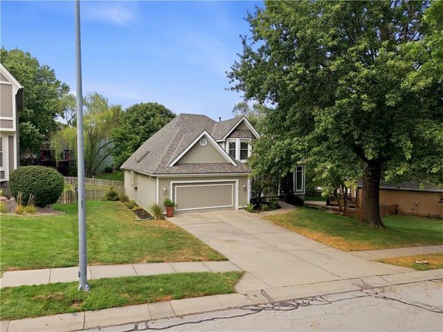 5512 Meadow Lake Street, Parkville, MO 64152