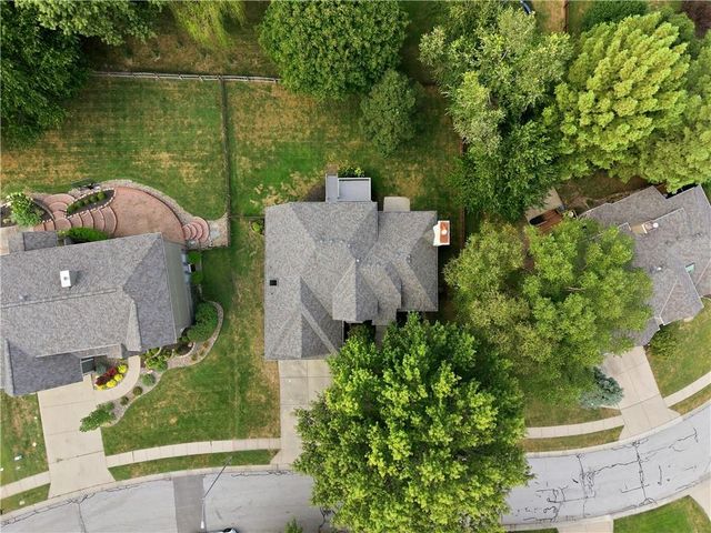 5512 Meadow Lake Street, Parkville, MO 64152