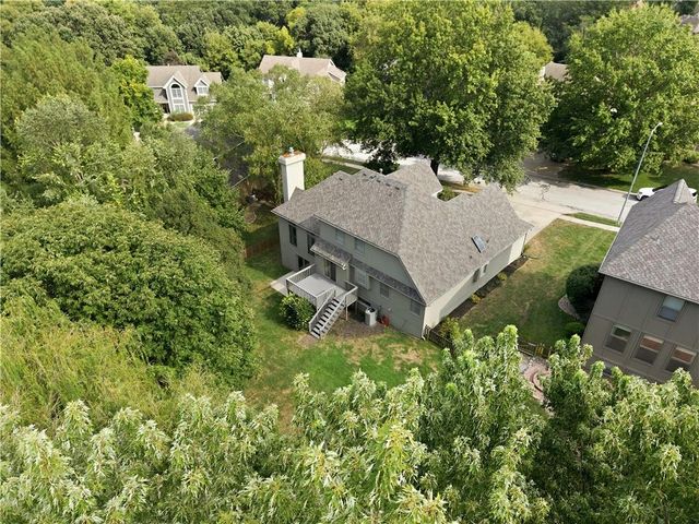 5512 Meadow Lake Street, Parkville, MO 64152