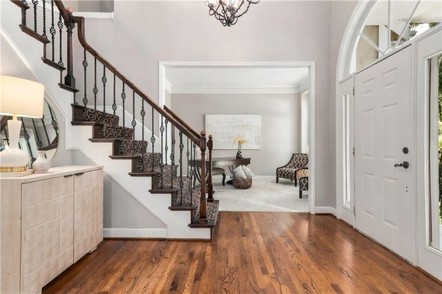 5512 Meadow Lake Street, Parkville, MO 64152