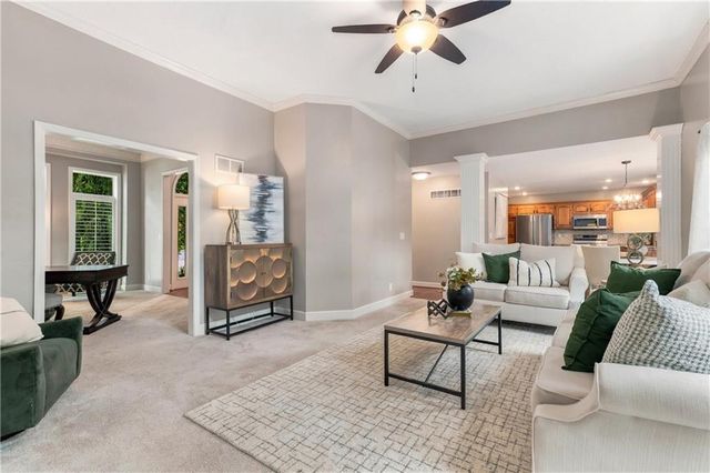 5512 Meadow Lake Street, Parkville, MO 64152