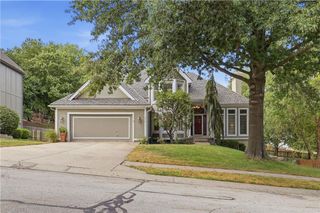 5512 Meadow Lake Street, Parkville, MO 64152