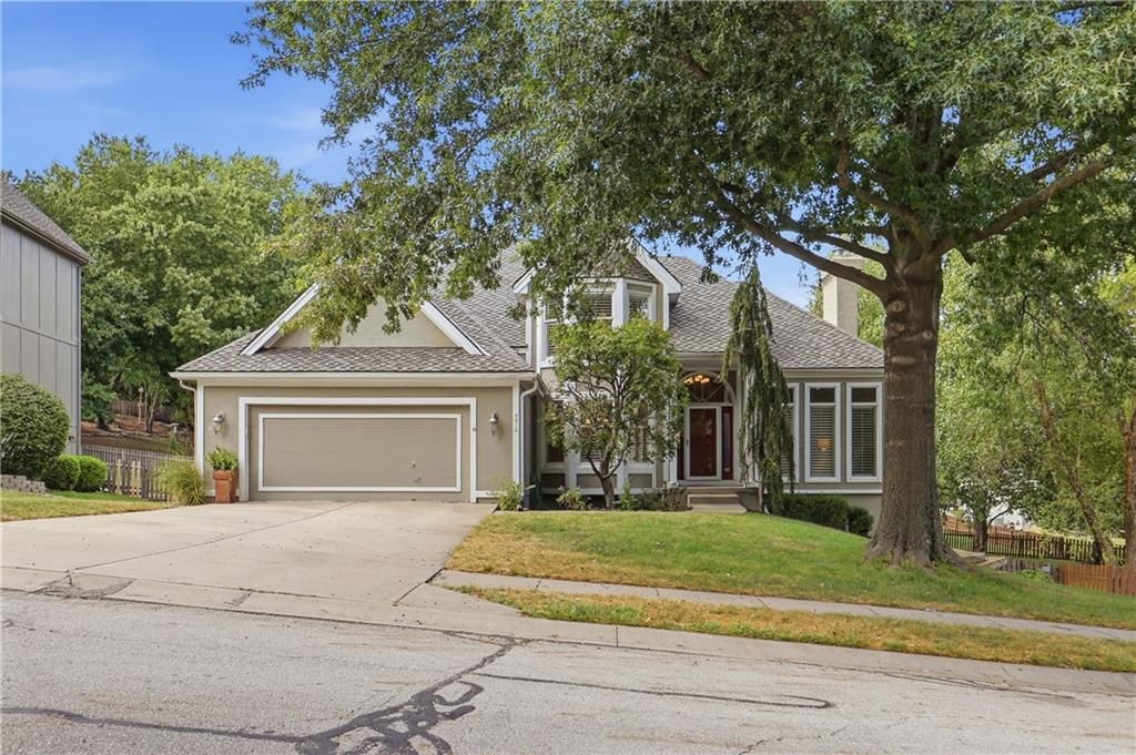 5512 Meadow Lake Street, Parkville, MO 64152