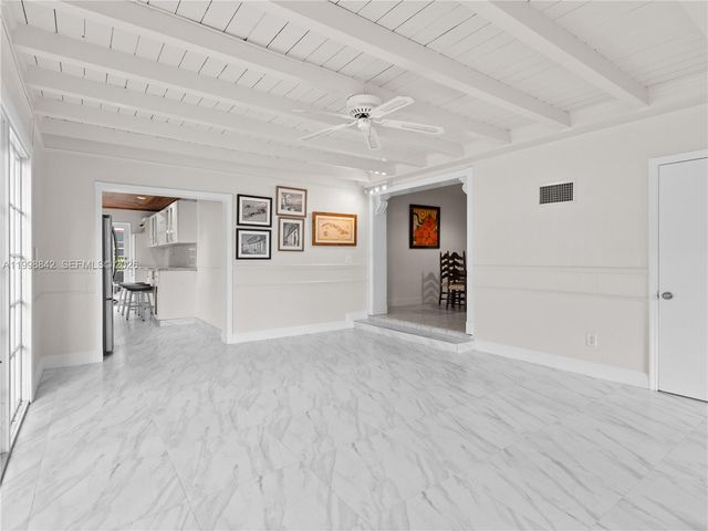 6665 NW 39th St, Virginia Gardens, FL 33166