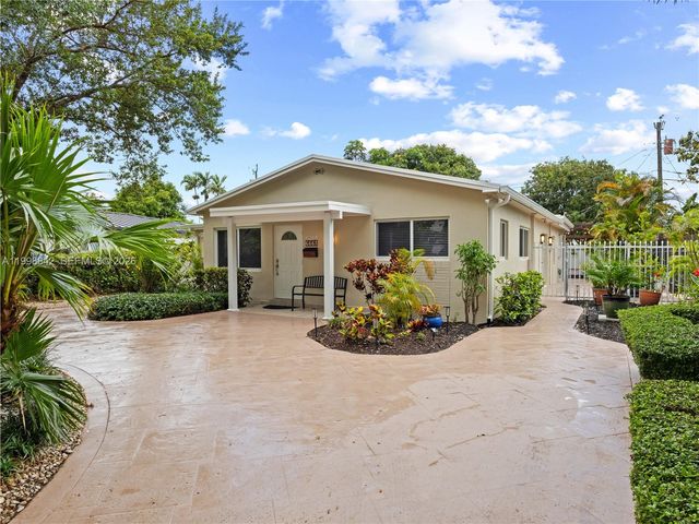 6665 NW 39th St, Virginia Gardens, FL 33166