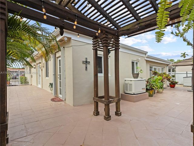 6665 NW 39th St, Virginia Gardens, FL 33166