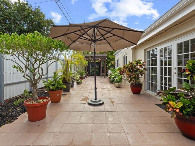 6665 NW 39th St, Virginia Gardens, FL 33166