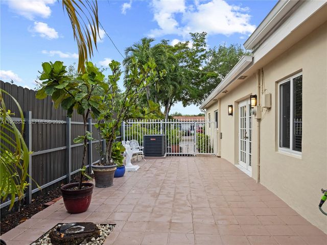 6665 NW 39th St, Virginia Gardens, FL 33166