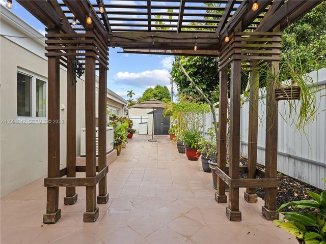 6665 NW 39th St, Virginia Gardens, FL 33166