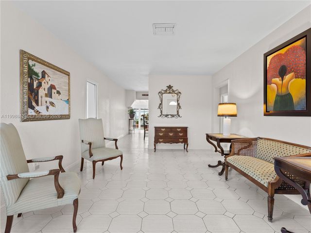 6665 NW 39th St, Virginia Gardens, FL 33166