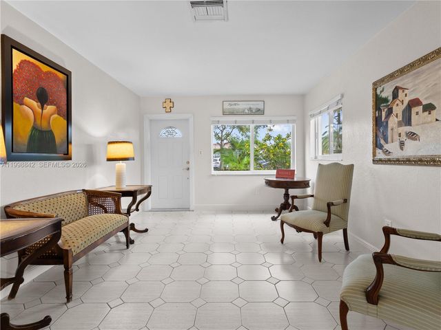 6665 NW 39th St, Virginia Gardens, FL 33166