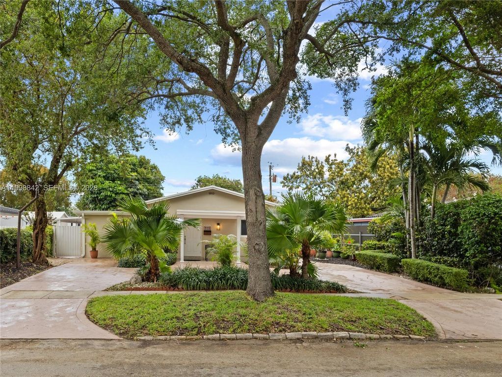 6665 NW 39th St, Virginia Gardens, FL 33166