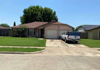 2641 Berkshire Lane, Grand Prairie, TX 75052