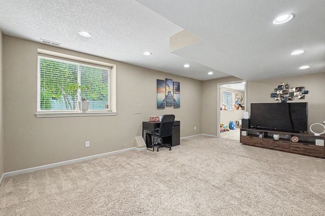 1115 SE Bluegrass Circle, Waukee, IA 50263
