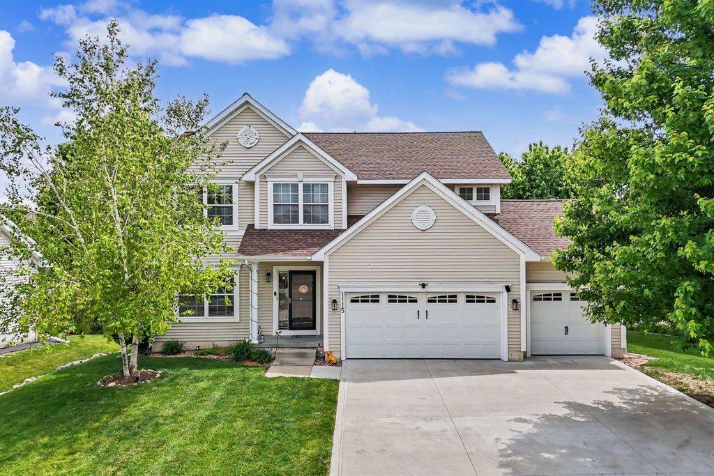 1115 SE Bluegrass Circle, Waukee, IA 50263