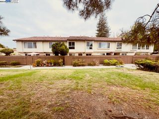 2253 Kalenda Cmn, Fremont, CA 94539
