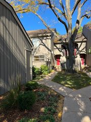 315 Bluff Court C, Lake Barrington, IL 60010