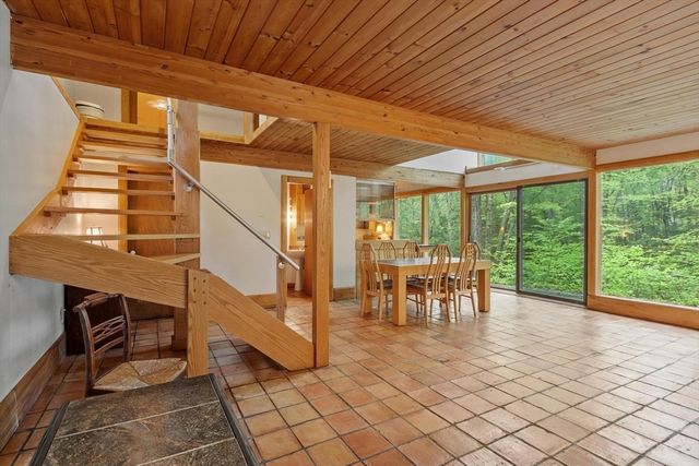 75 West St, Pepperell, MA 01463