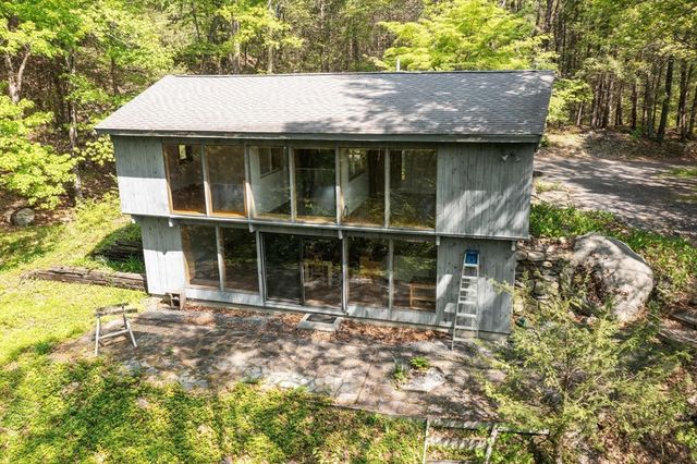 75 West St, Pepperell, MA 01463