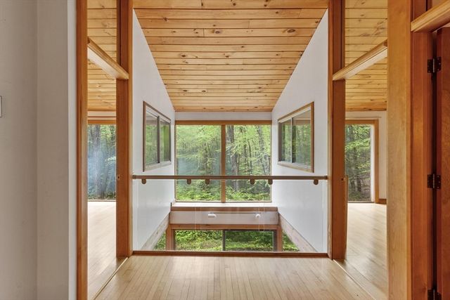 75 West St, Pepperell, MA 01463
