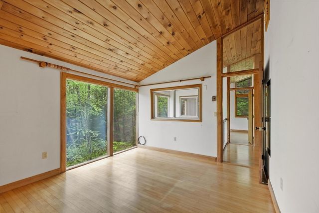 75 West St, Pepperell, MA 01463