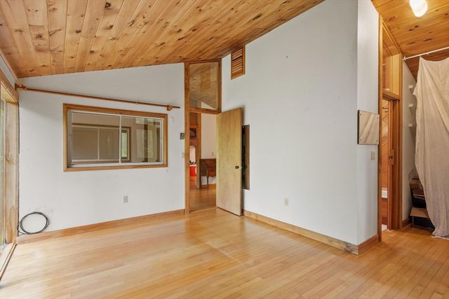 75 West St, Pepperell, MA 01463