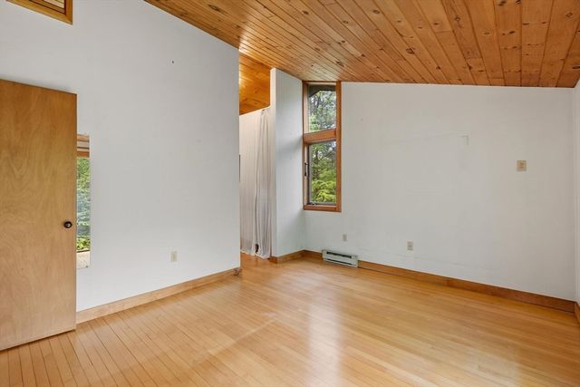 75 West St, Pepperell, MA 01463