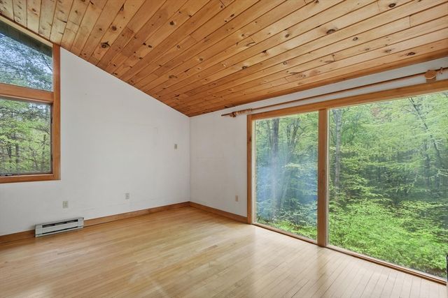 75 West St, Pepperell, MA 01463