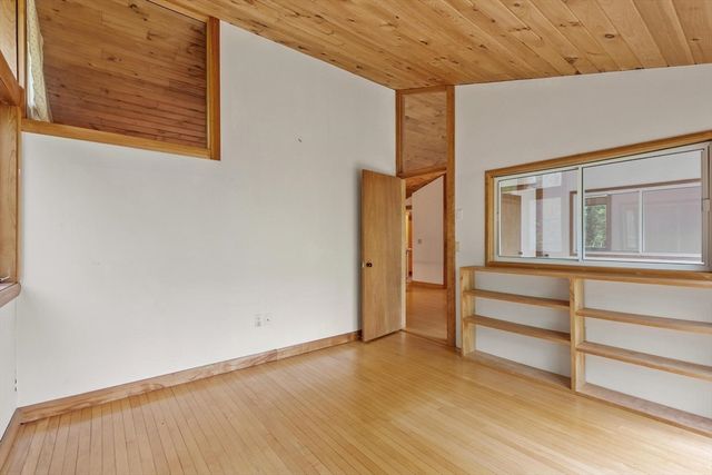 75 West St, Pepperell, MA 01463