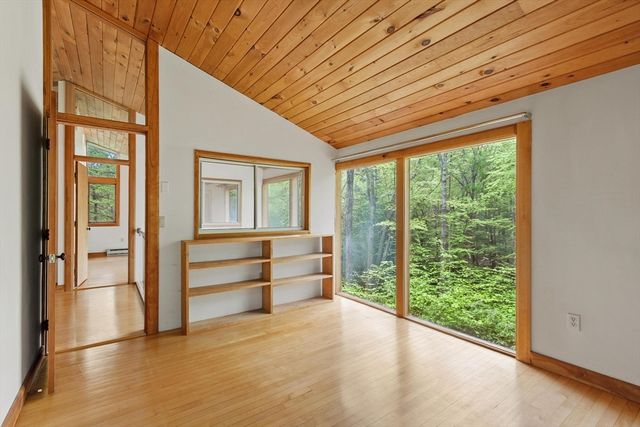 75 West St, Pepperell, MA 01463
